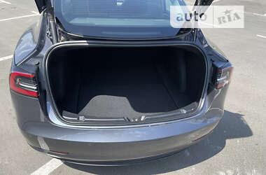 Седан Tesla Model 3 2021 в Умани