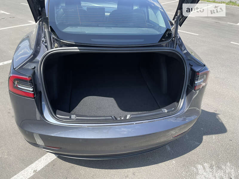 Седан Tesla Model 3 2021 в Умани