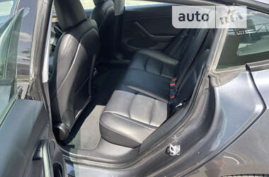 Седан Tesla Model 3 2021 в Умани