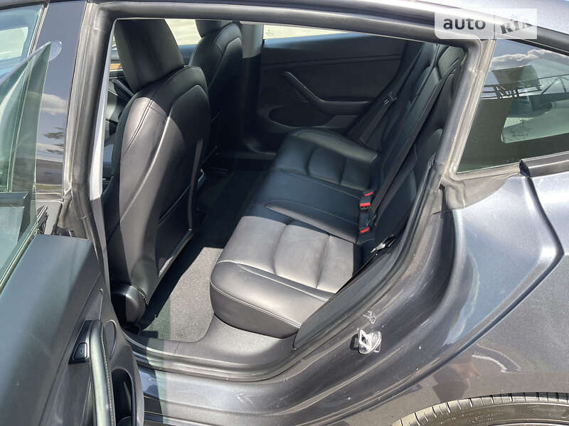 Седан Tesla Model 3 2021 в Умани