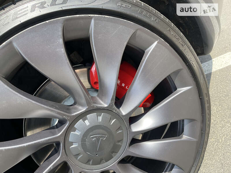 Седан Tesla Model 3 2021 в Умани