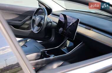 Седан Tesla Model 3 2019 в Мукачево