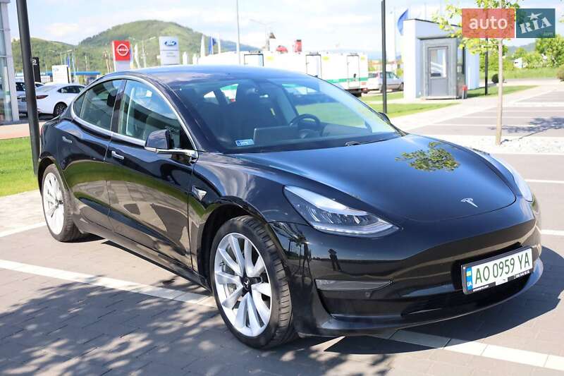 Седан Tesla Model 3 2019 в Мукачево