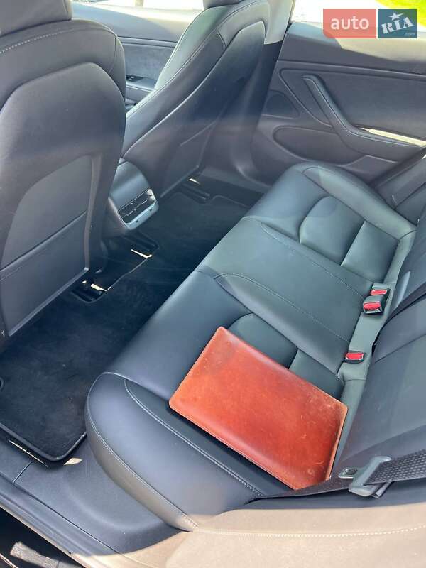 Седан Tesla Model 3 2019 в Мукачево