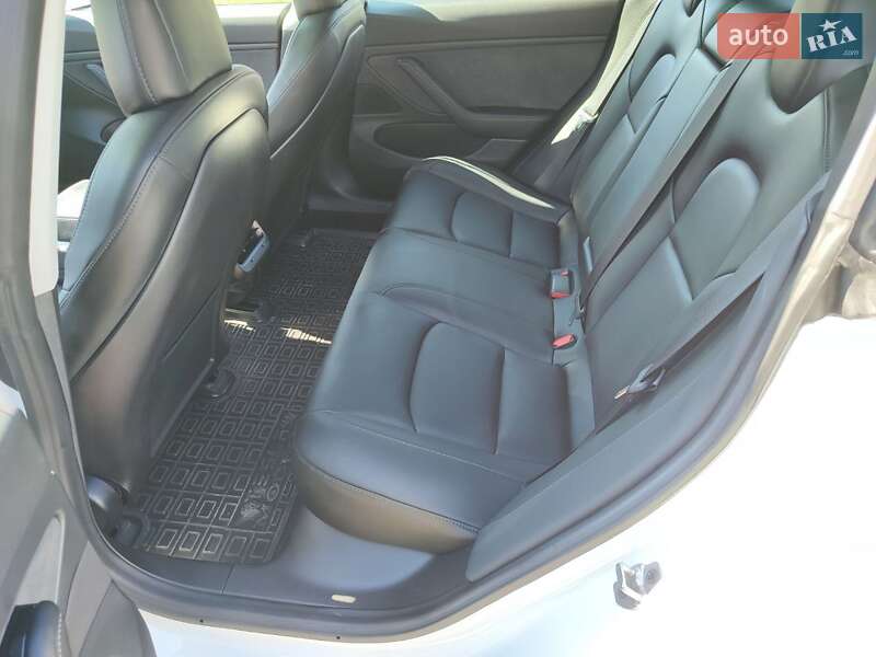 Седан Tesla Model 3 2019 в Киеве