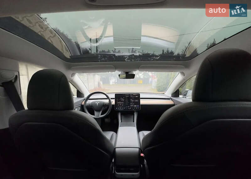 Седан Tesla Model 3 2019 в Львові