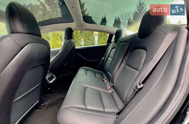 Седан Tesla Model 3 2019 в Львове