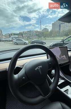 Седан Tesla Model 3 2020 в Львове