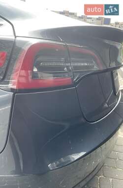 Седан Tesla Model 3 2020 в Львове