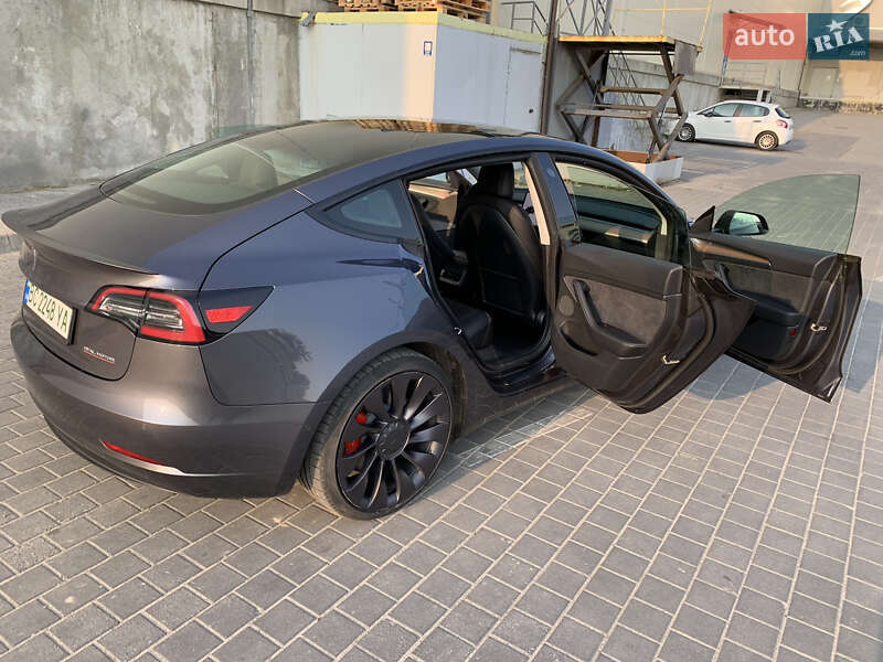 Седан Tesla Model 3 2021 в Львове