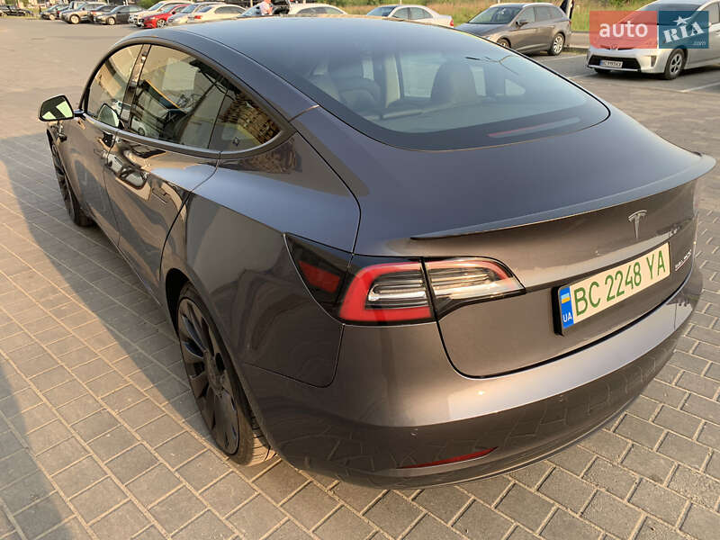 Седан Tesla Model 3 2021 в Львове