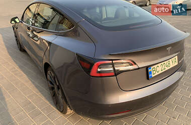 Седан Tesla Model 3 2021 в 