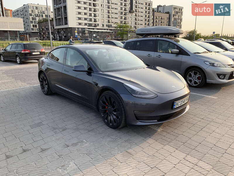 Седан Tesla Model 3 2021 в Львове