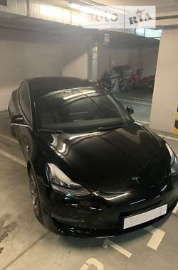 Седан Tesla Model 3 2020 в 