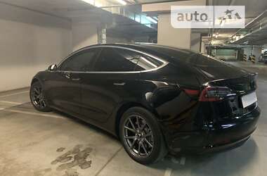 Седан Tesla Model 3 2020 в 