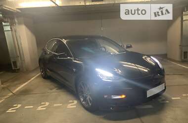 Седан Tesla Model 3 2020 в 