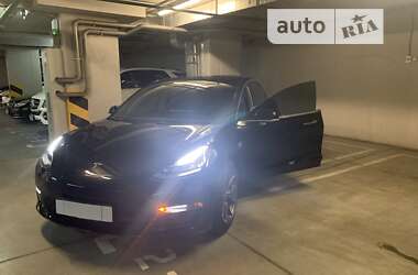 Седан Tesla Model 3 2020 в 