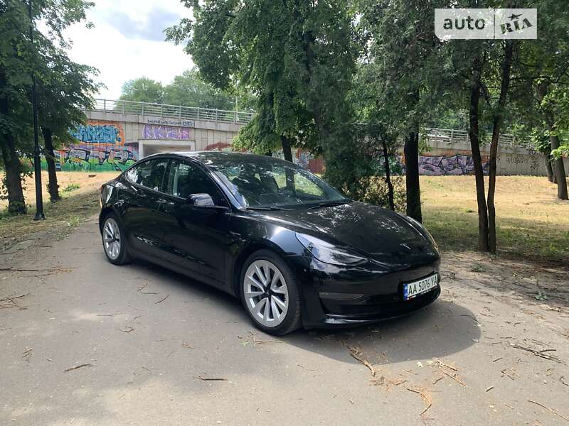 Седан Tesla Model 3 2021 в 