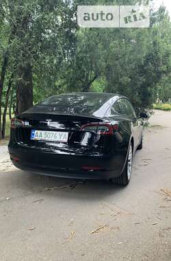 Седан Tesla Model 3 2021 в 