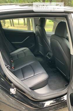 Седан Tesla Model 3 2021 в 