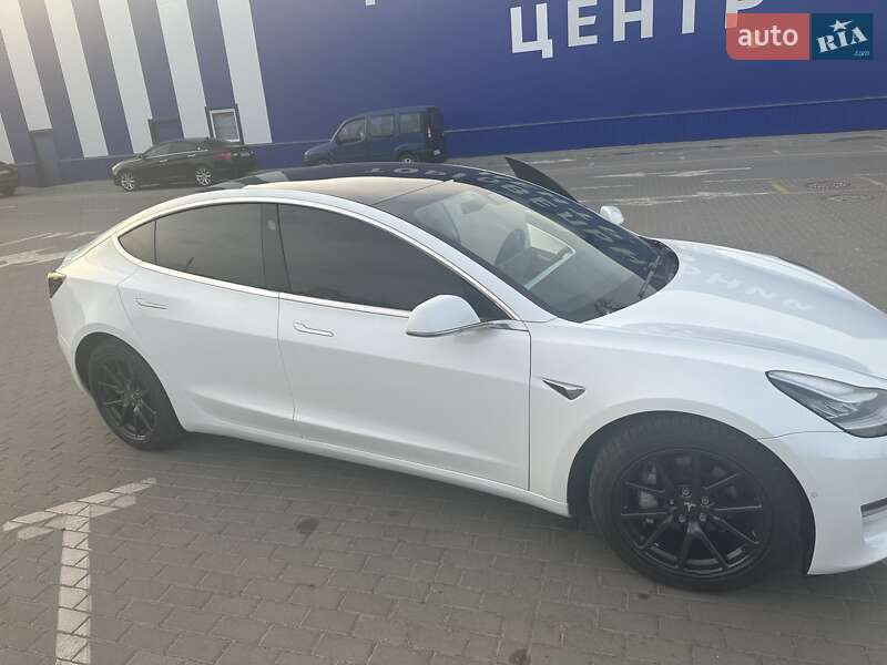 Седан Tesla Model 3 2020 в Шепетовке