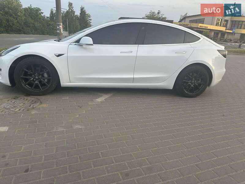 Седан Tesla Model 3 2020 в Шепетовке