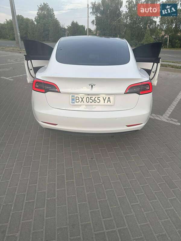 Седан Tesla Model 3 2020 в Шепетовке