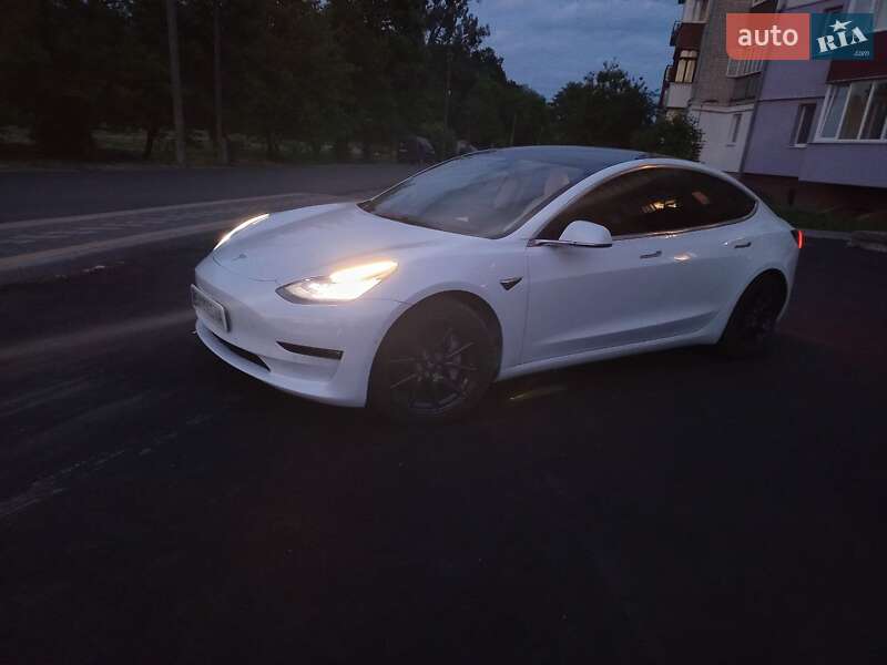 Tesla Model 3 2020