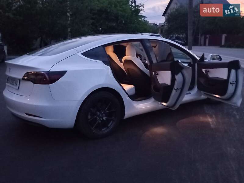 Седан Tesla Model 3 2020 в Шепетовке