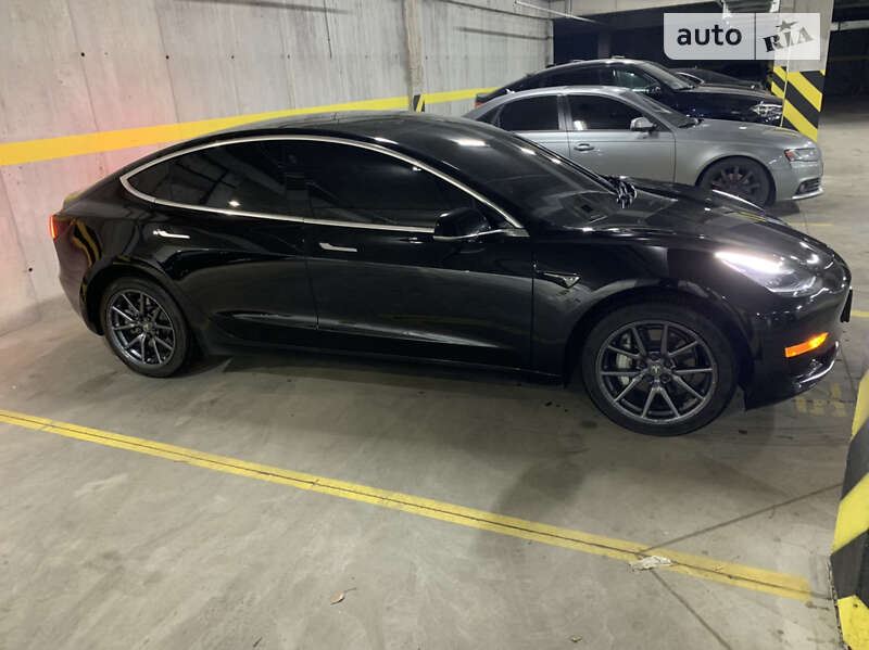 Седан Tesla Model 3 2019 в Дніпрі