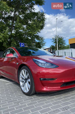 Седан Tesla Model 3 2020 в 