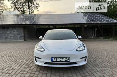 Седан Tesla Model 3 2021 в 