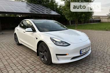 Седан Tesla Model 3 2021 в Калуше