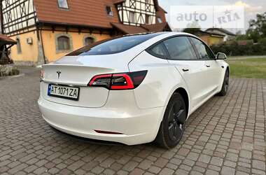 Седан Tesla Model 3 2021 в 