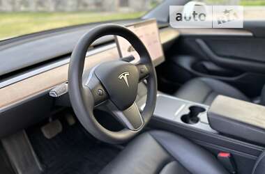 Седан Tesla Model 3 2021 в 