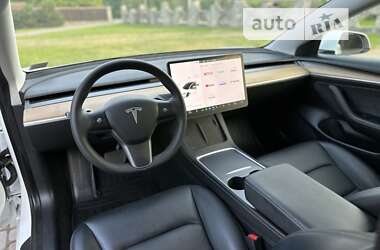 Седан Tesla Model 3 2021 в Калуше