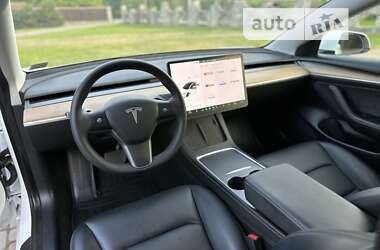 Седан Tesla Model 3 2021 в 