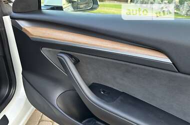 Седан Tesla Model 3 2021 в 
