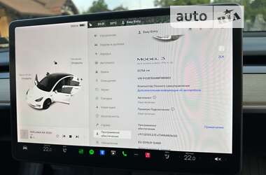 Седан Tesla Model 3 2021 в Калуше
