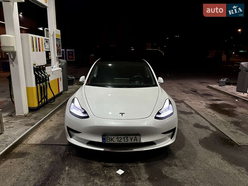 Седан Tesla Model 3 2019 в Киеве