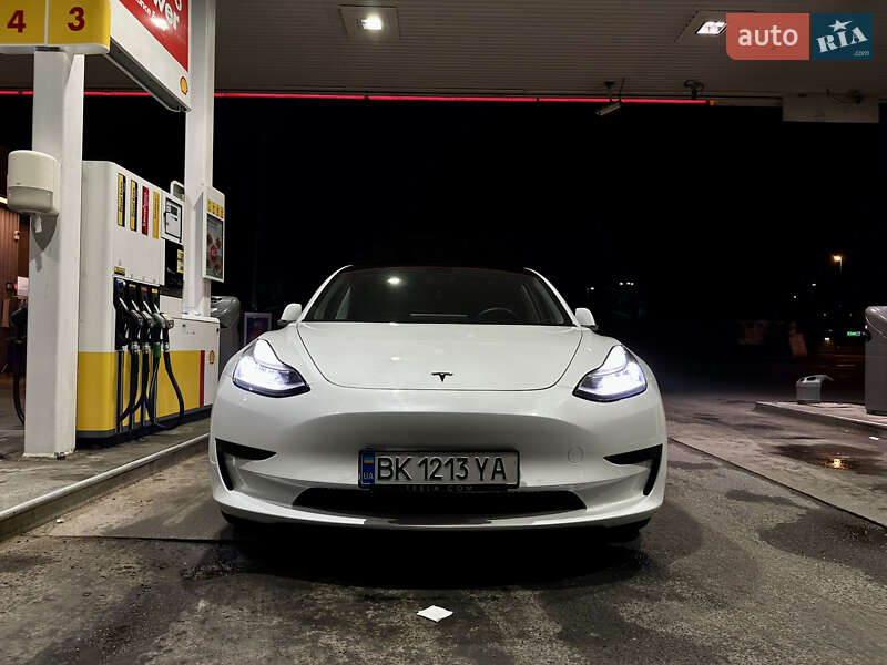 Седан Tesla Model 3 2019 в Киеве