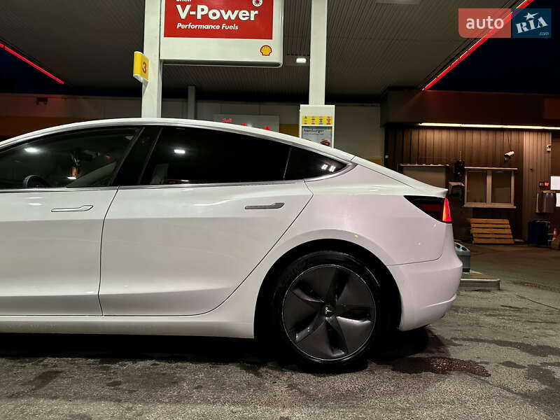 Седан Tesla Model 3 2019 в Киеве