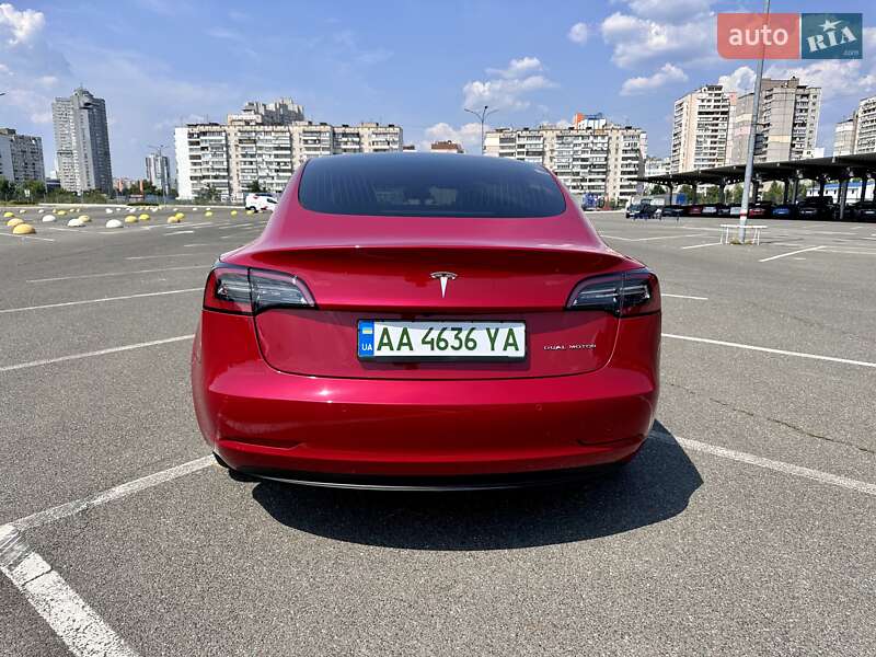 Седан Tesla Model 3 2021 в Киеве