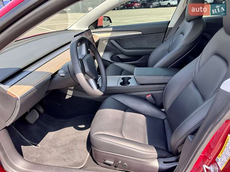 Седан Tesla Model 3 2021 в Киеве
