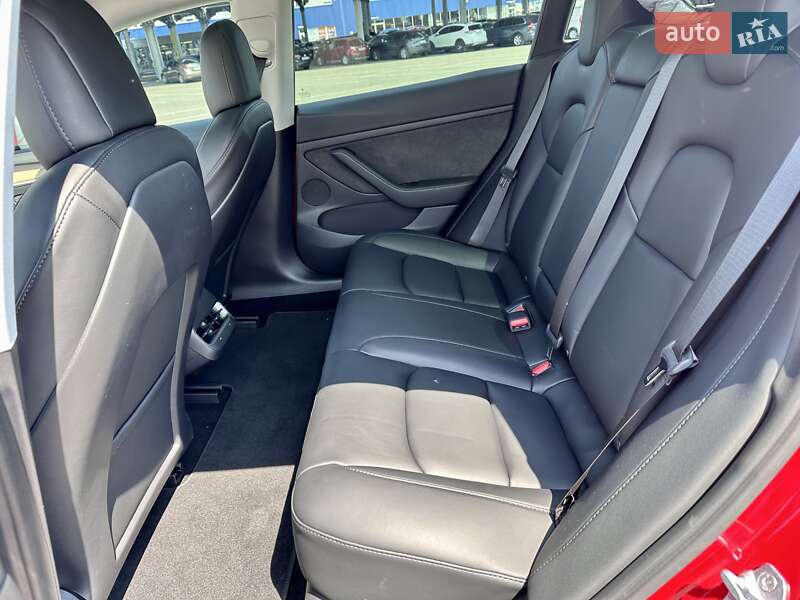 Седан Tesla Model 3 2021 в Киеве