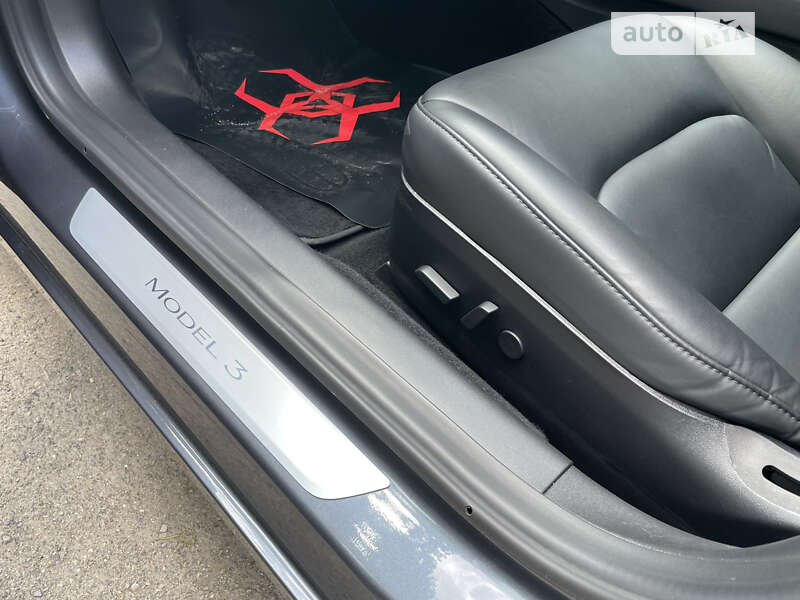 Седан Tesla Model 3 2019 в Тернополі