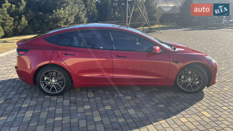 Седан Tesla Model 3 2022 в Днепре