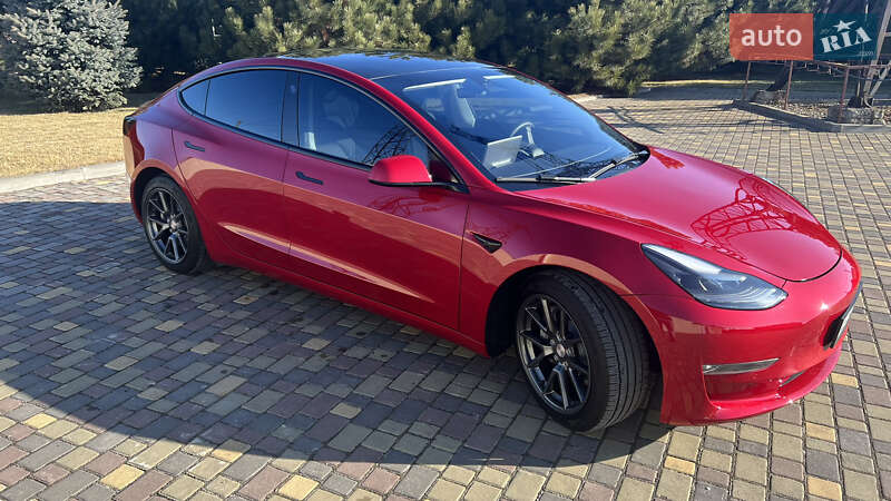 Седан Tesla Model 3 2022 в Днепре