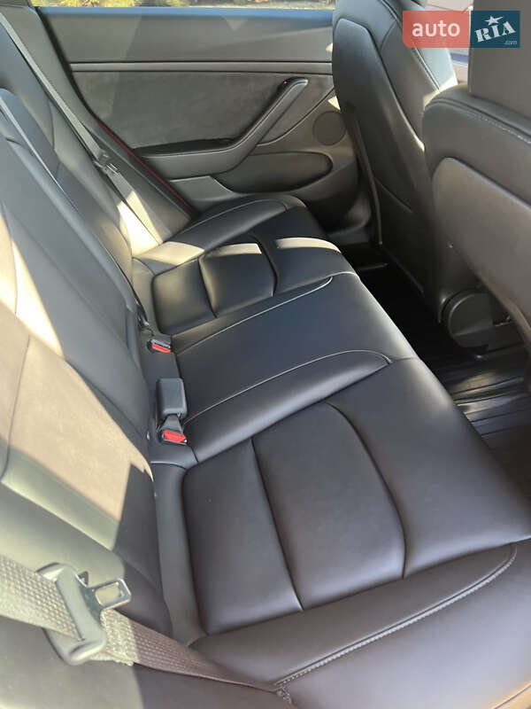 Седан Tesla Model 3 2022 в Днепре