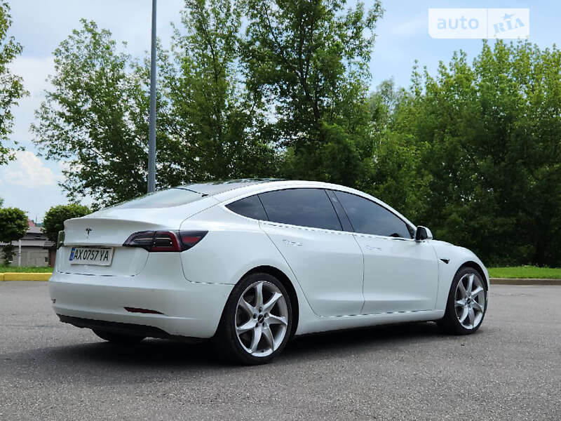 Седан Tesla Model 3 2019 в Києві